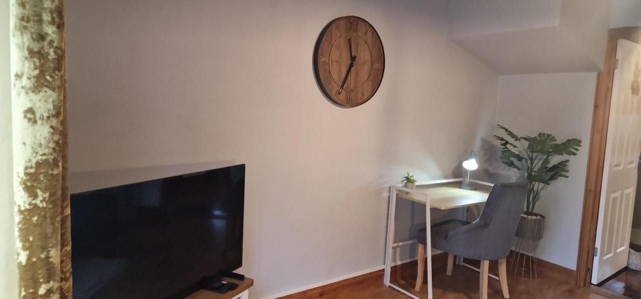 Country Style, 2 Bedroom House, Parking And Superb Location NWI Zewnętrze zdjęcie
