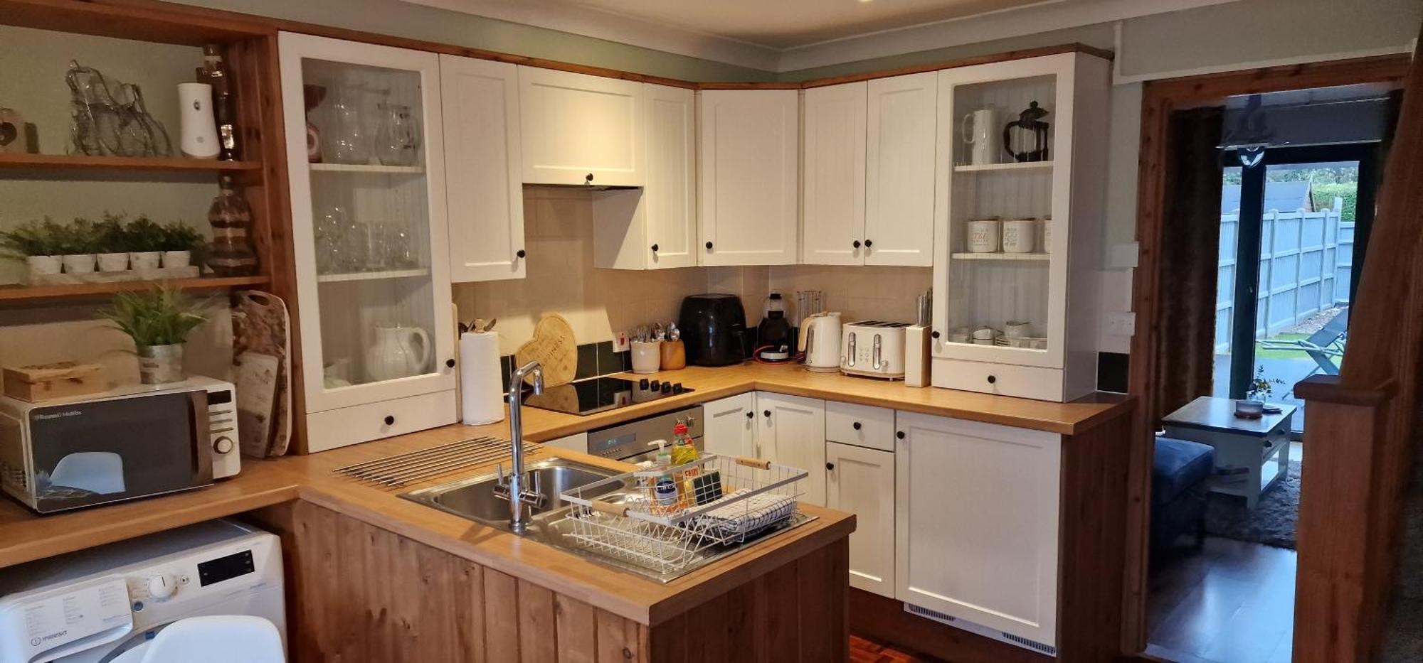 Country Style, 2 Bedroom House, Parking And Superb Location NWI Zewnętrze zdjęcie